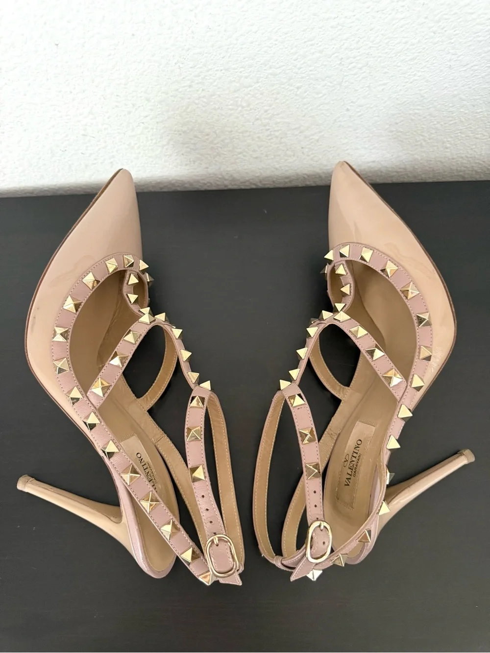 Valentino Garavani Patent Leather Rockstud Slingback Heels Pointed Toe